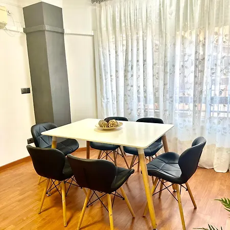 Lejlighed 10 Minutos Centro Sevilla, Moderno Y Con Parking Gratis *